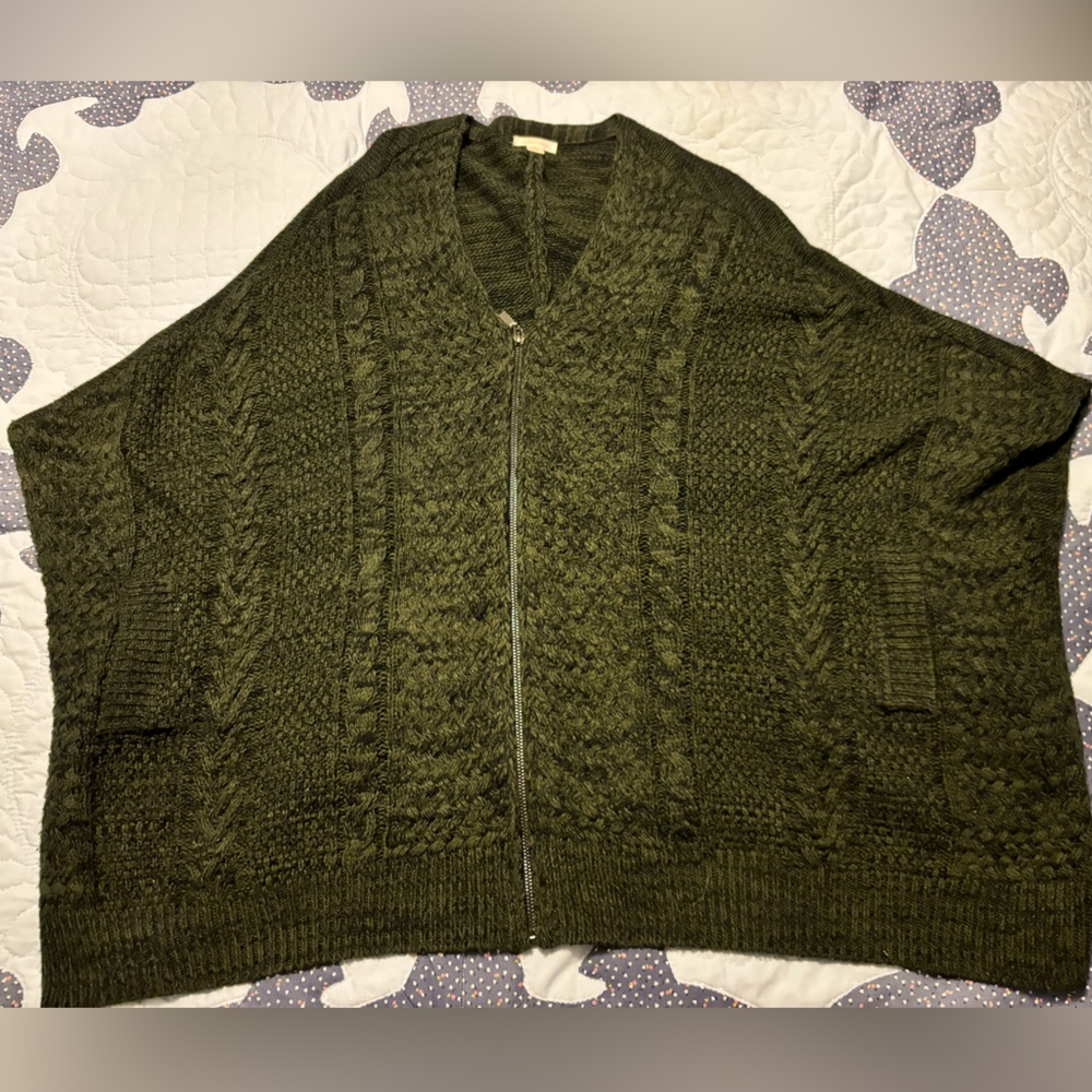**2 for 20**   Green Poncho with pockets